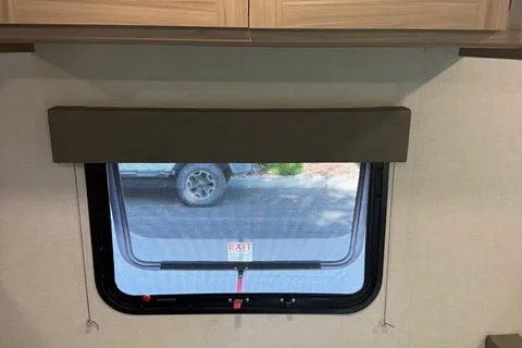 Super-Lightweight 2025 Coleman Light 17BX • Sleeps 5 • Delivery Available • Pet-Friendly