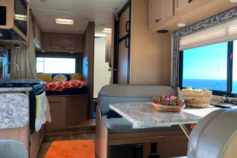 Angie and Eddie's THOR 4 WINDS Class C