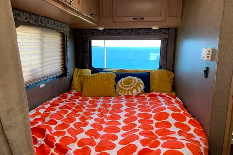 Angie and Eddie's THOR 4 WINDS Class C