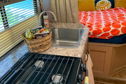 Angie and Eddie's THOR 4 WINDS Class C
