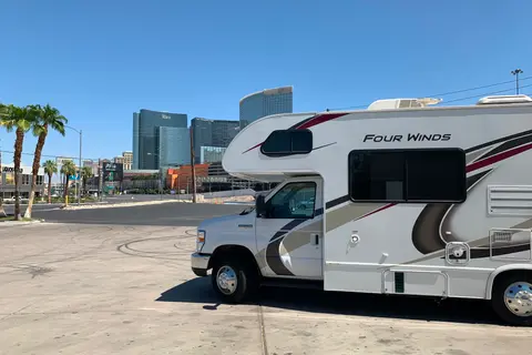 Angie and Eddie's THOR 4 WINDS Class C