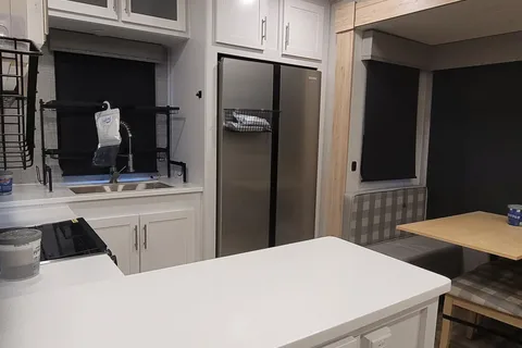 Pruitt's Alliance RV Avenue Fifth Wheel