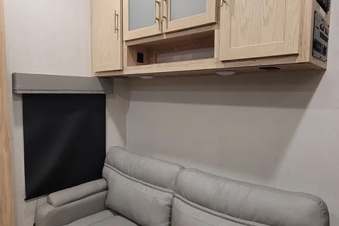 Pruitt's Alliance RV Avenue Fifth Wheel