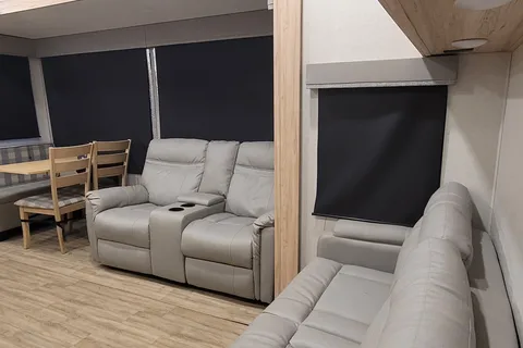 Pruitt's Alliance RV Avenue Fifth Wheel