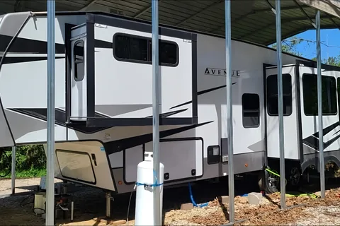 Pruitt's Alliance RV Avenue Fifth Wheel