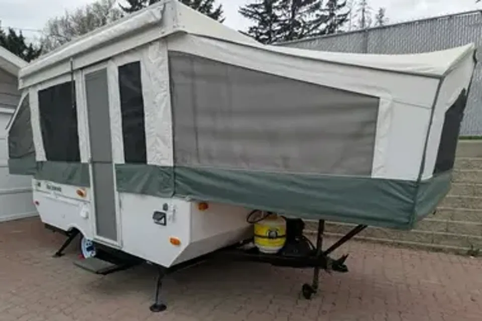 Betancourt Fam Rockwood Freedom Tent Trailer
