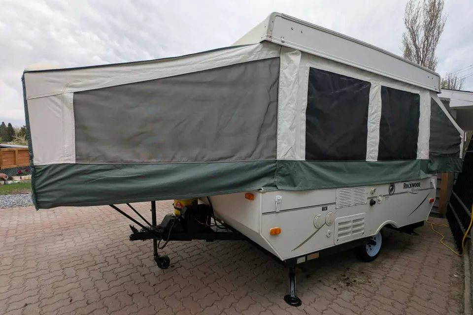 Betancourt Fam Rockwood Freedom Tent Trailer