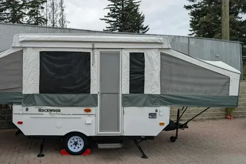 Betancourt Fam Rockwood Freedom Tent Trailer