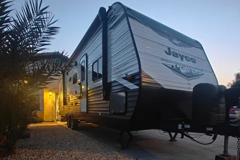 Luxurious 2022 Jayco Rocky Mountain Edition Travel Trailer