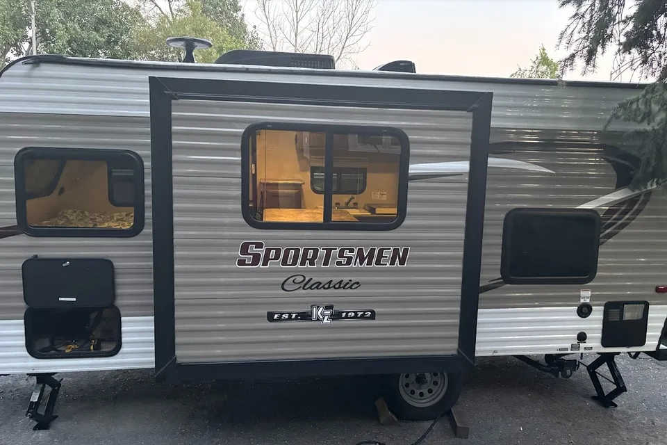 Sportsmen Classic 181BH Roulotte