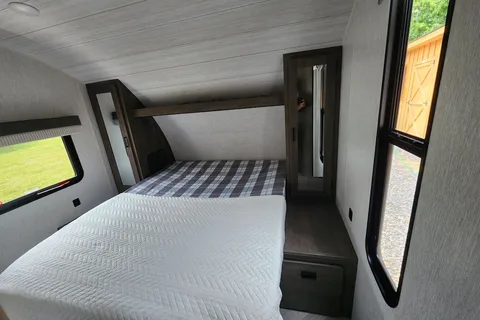 FULLY Fully STOCKED!! 2022 Wildwood Xlite,,Delivery available.