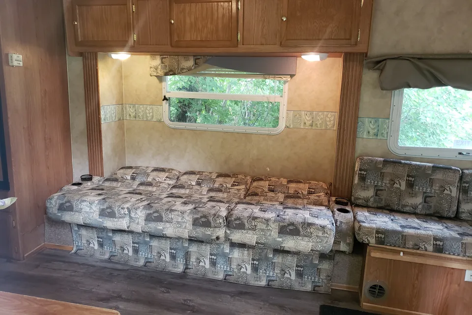 Elaine's Jayco ultra light exp 23b Hybrid