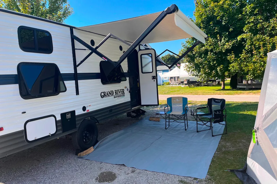 Easy Towing Grand River 22’ Bunkhouse