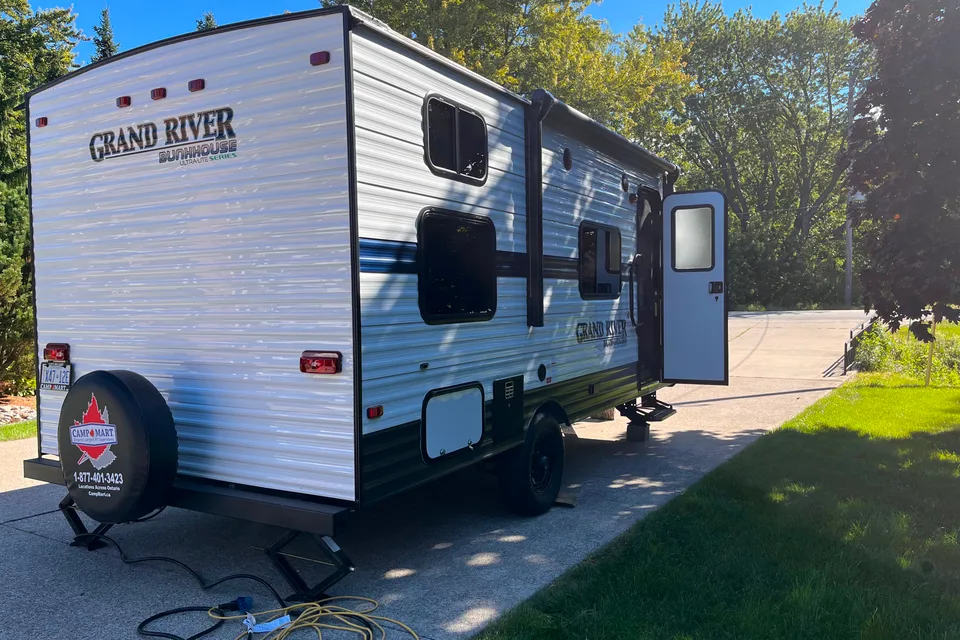 Easy Towing Grand River 22’ Bunkhouse