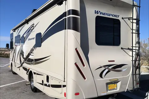 '17 Thor Windsport – Ultimate Dog's Pleasure Dome!