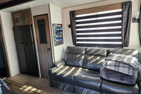 Morgan's Forest River Cherokee Wolf Pack 365 Pack16 Fifth Wheel
