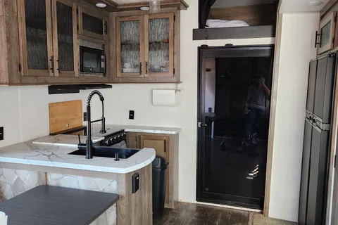 Morgan's Forest River Cherokee Wolf Pack 365 Pack16 Fifth Wheel
