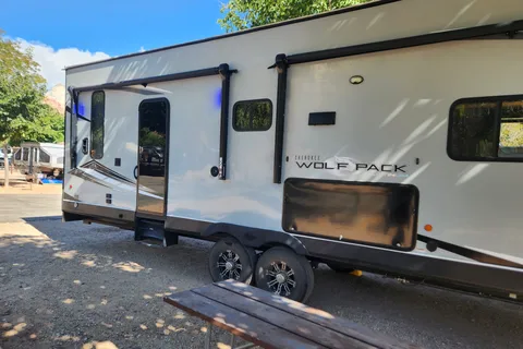 Morgan's Forest River Cherokee Wolf Pack 365 Pack16 Fifth Wheel