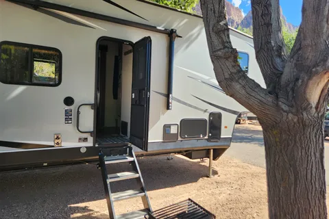 Morgan's Forest River Cherokee Wolf Pack 365 Pack16 Fifth Wheel