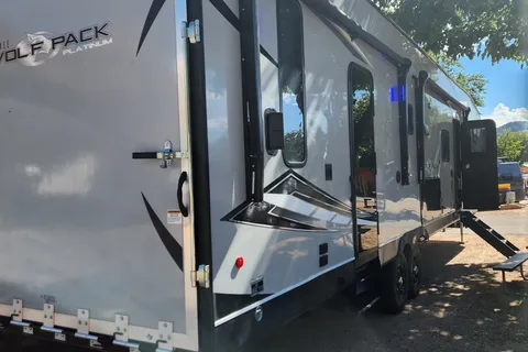 Morgan's Forest River Cherokee Wolf Pack 365 Pack16 Fifth Wheel