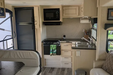 Super Bright and Modern Minnie Winnie 2401RG Travel Trailer