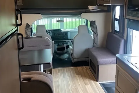Vann's Thor Motor Coach Majestic 23A Class C