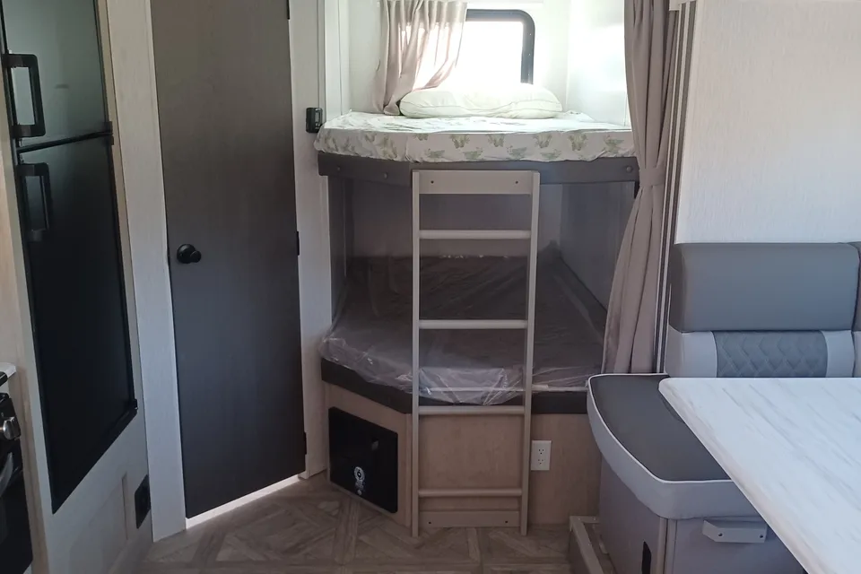 Eddie's Forest River Wildwood x-lite Travel Trailer