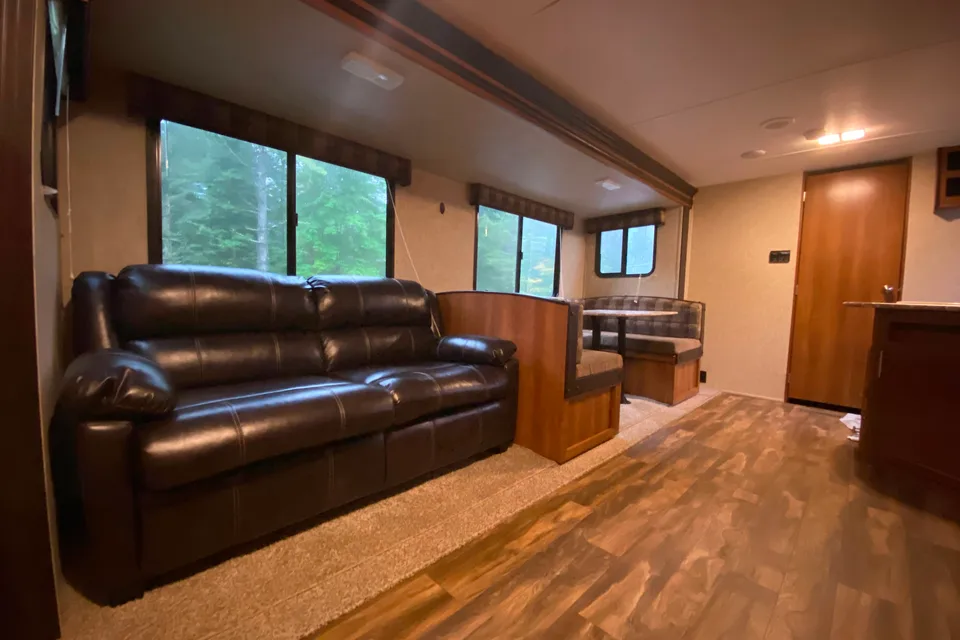 Janice's Prime Time Avenger ATI Travel Trailer