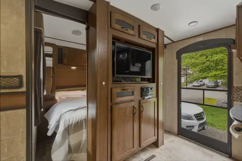 Pleasants Jayco Luxury Bunkhouse Trailer