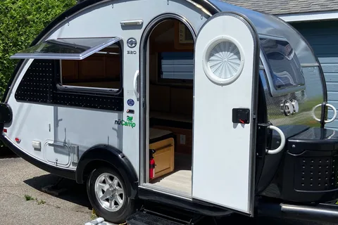 nuCamp 320 Mini-roulotte