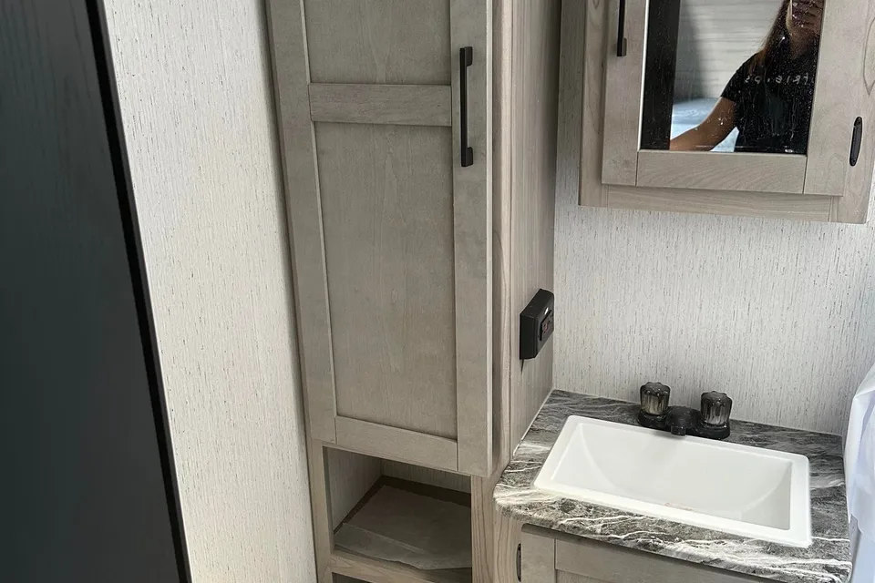 Travel Trailer Pretty Lher's Keystone Kodiak 196 BH