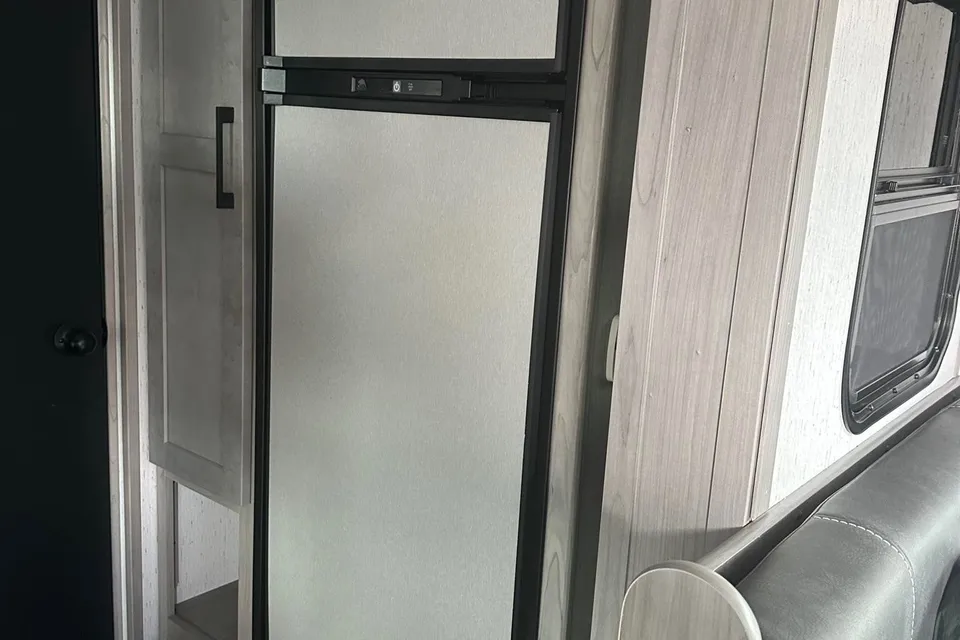 Travel Trailer Pretty Lher's Keystone Kodiak 196 BH