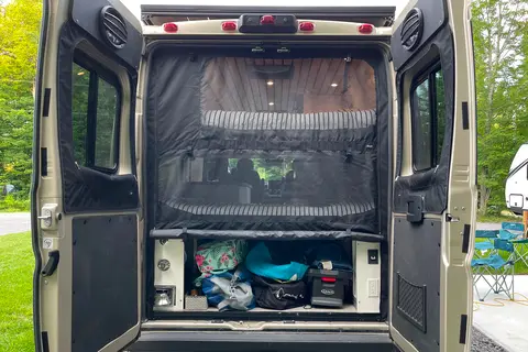 Van-Escapades 23-002 - Promaster 4 places