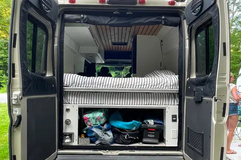 Van-Escapades 23-002 - Promaster 4 places