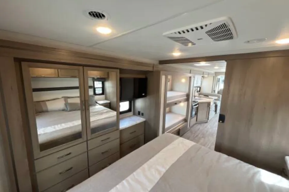Larry's Thor Motor Coach Freedom Traveler Class A