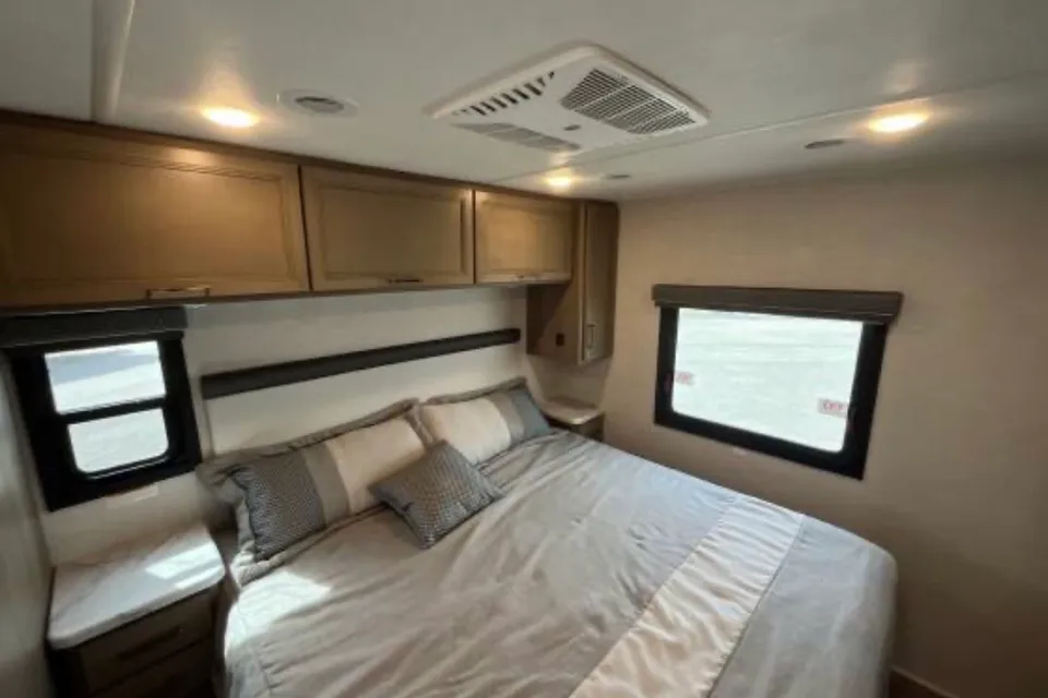 Larry's Thor Motor Coach Freedom Traveler Class A