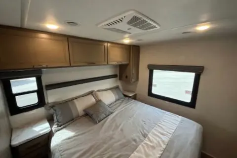 Larry's Thor Motor Coach Freedom Traveler Class A