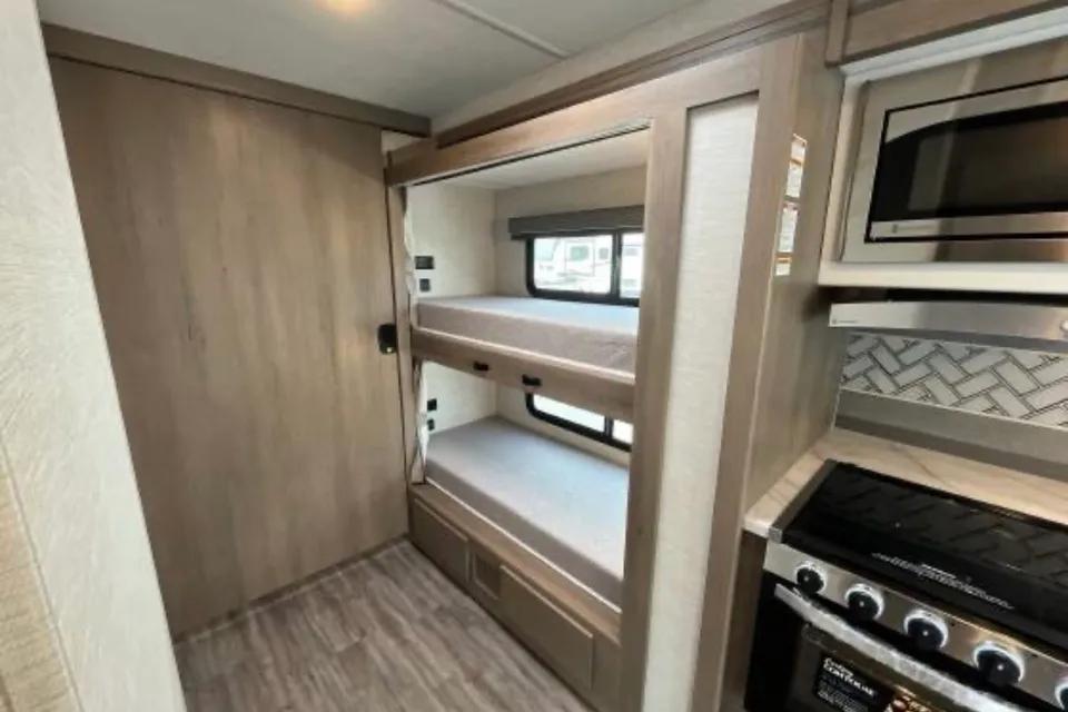 Larry's Thor Motor Coach Freedom Traveler Class A