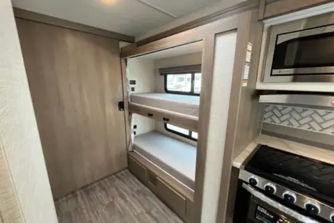 Larry's Thor Motor Coach Freedom Traveler Class A