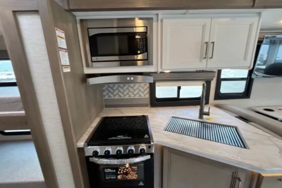 Larry's Thor Motor Coach Freedom Traveler Class A