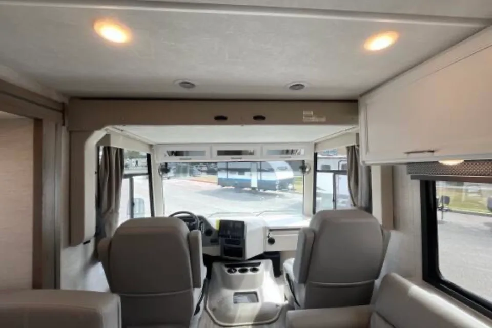 Larry's Thor Motor Coach Freedom Traveler Class A