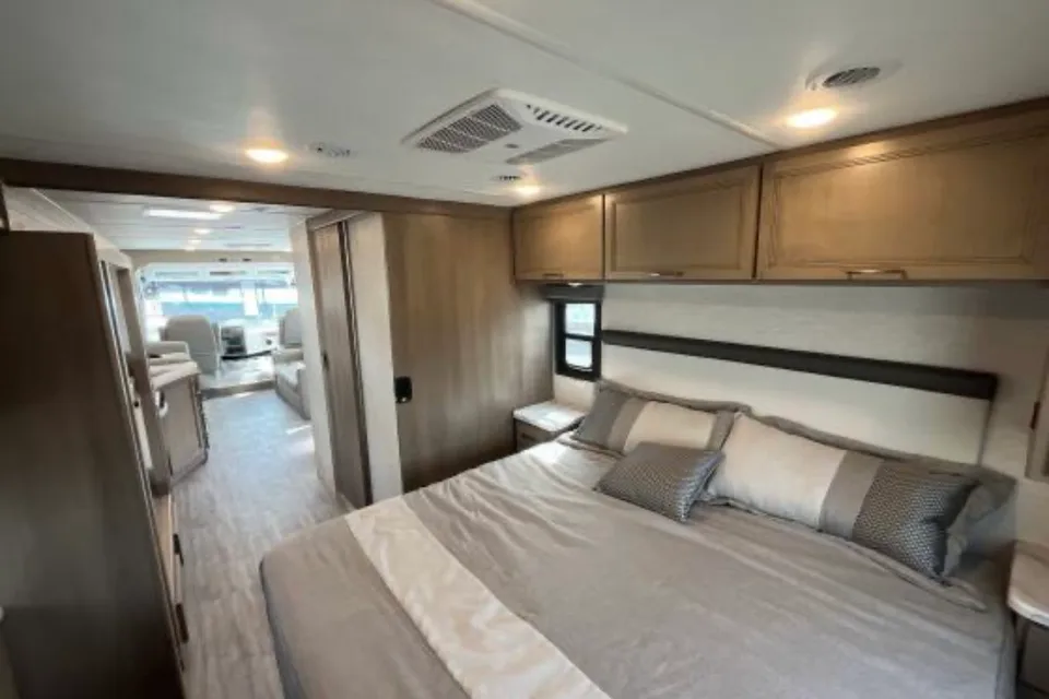 Larry's Thor Motor Coach Freedom Traveler Class A