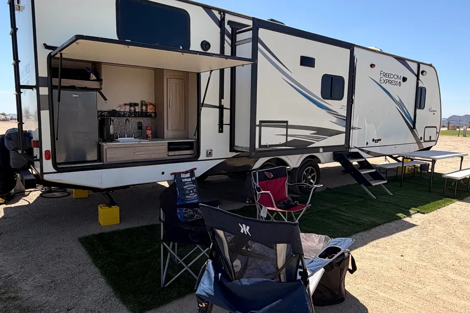 Joe's Coachmen 320BHDS Travel Trailer