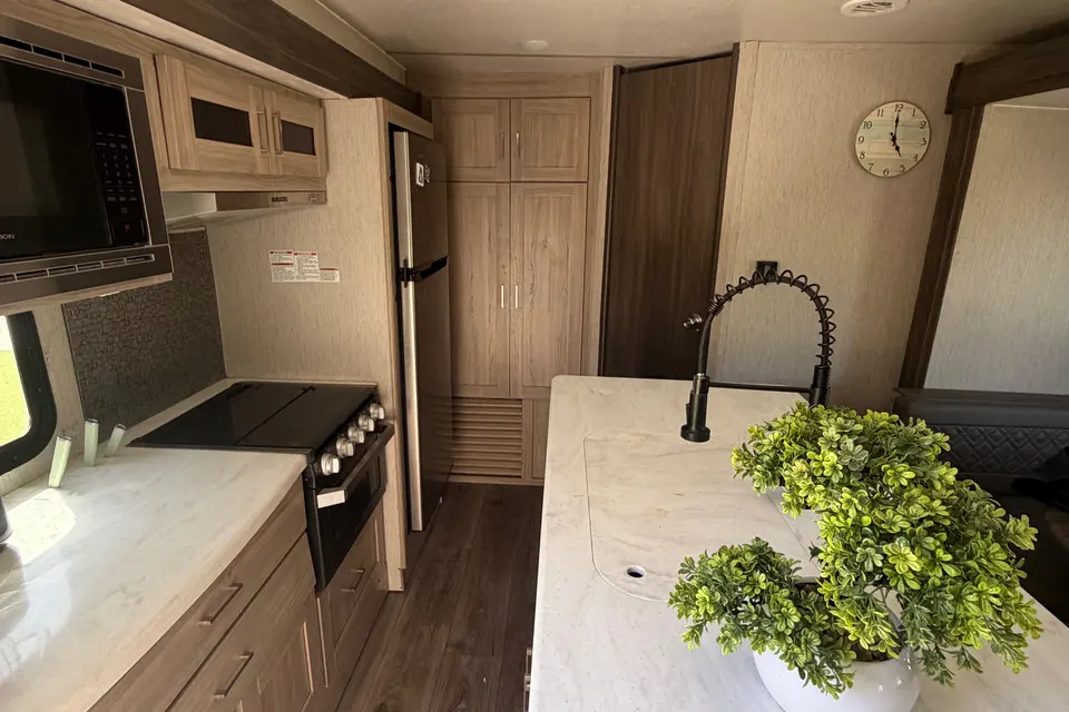 Joe's Coachmen 320BHDS Travel Trailer