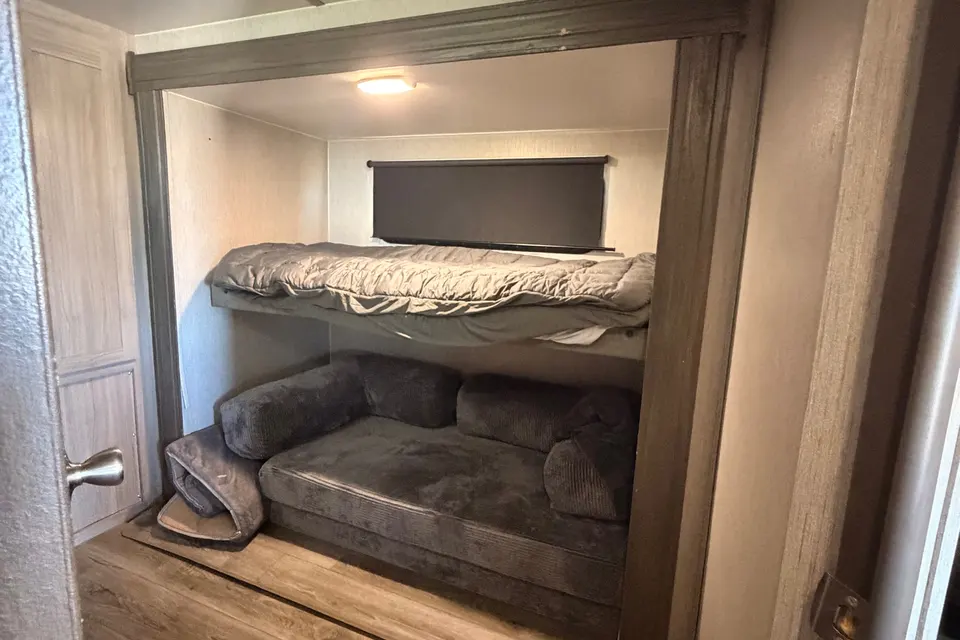 Joe's Coachmen 320BHDS Travel Trailer