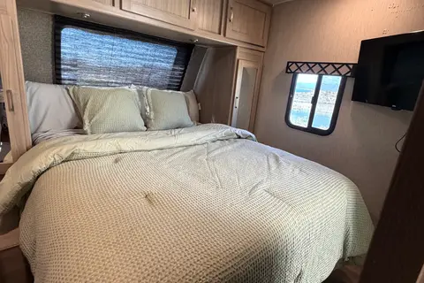 Joe's Coachmen 320BHDS Travel Trailer