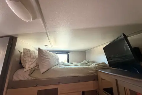 Joe's Coachmen 320BHDS Travel Trailer
