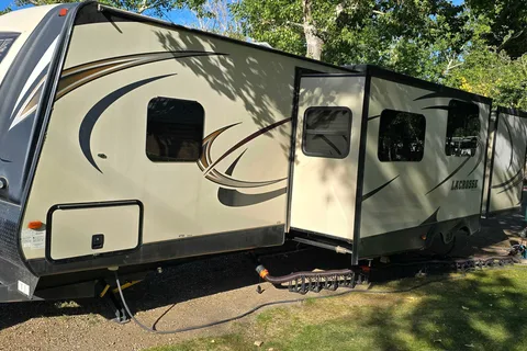 Super Spacious Bunk-House Travel Trailer
