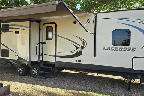 Super Spacious Bunk-House Travel Trailer