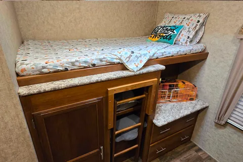 Super Spacious Bunk-House Travel Trailer
